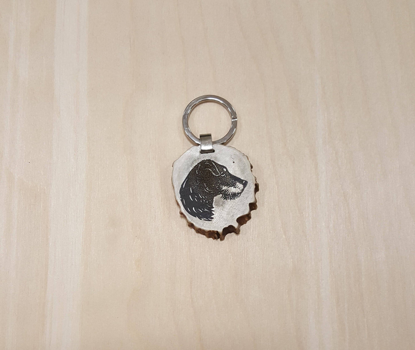 Schlüsselanhänger mit graviertem Hundefoto: Personalisierter Schlüsselanhänger mit Hirschgeweihmotiv