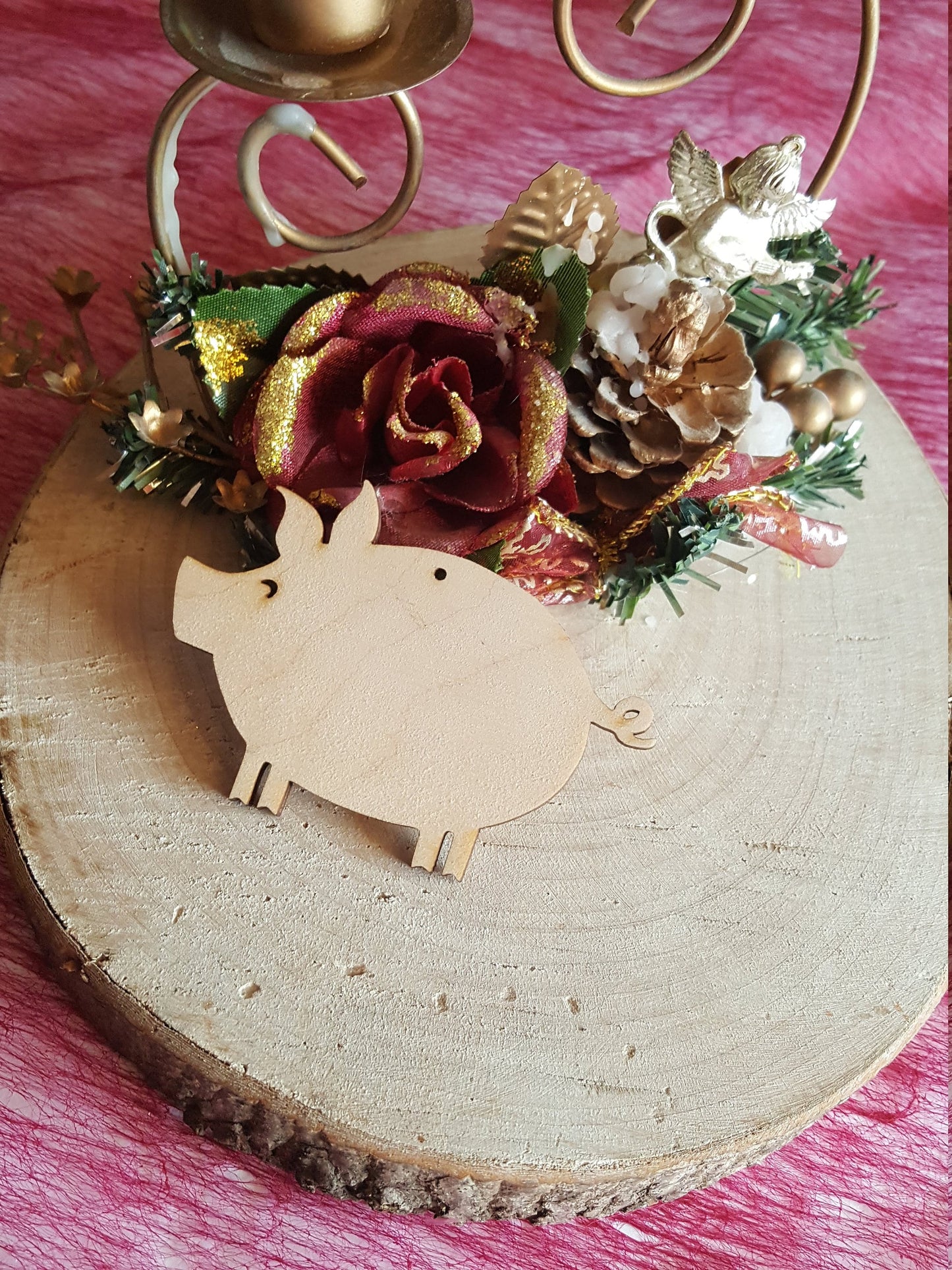 Lasergeschnittener fliegender Schweine-Anhänger: Weihnachtsdekoration aus Birkenholz
