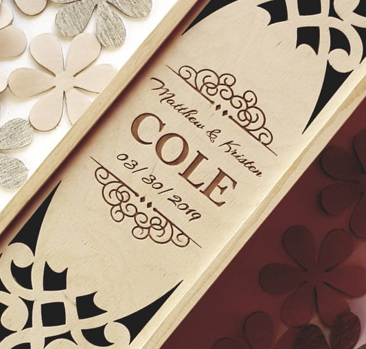 Personalisierte Weinkiste zur Hochzeit: Gravierte Holz-Geschenkbox „Save the Date“