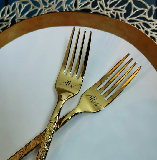 Custom order, 50 gold forks Mr Mrs with the same enrgaving