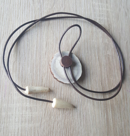 Gravierter Anhänger, Jägergeschenke, gravierte Halskette, Jagdhund, Jagdgeschenke, Bolo-Krawatte für Herren, Bolo-Halskette, Anhänger mit Wildtiermotiv, Geweih-Halskette