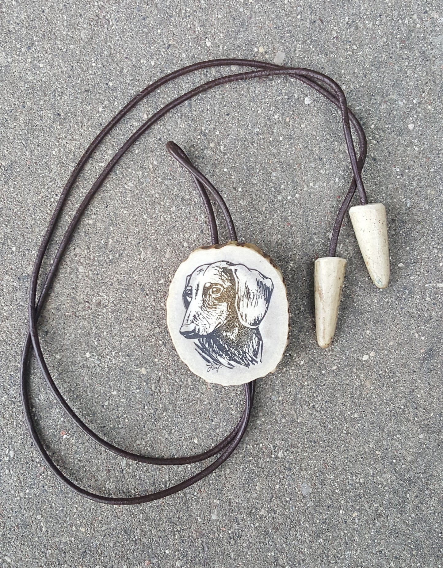 Gravierter Anhänger, Jägergeschenke, gravierte Halskette, Jagdhund, Jagdgeschenke, Bolo-Krawatte für Herren, Bolo-Halskette, Anhänger mit Wildtiermotiv, Geweih-Halskette