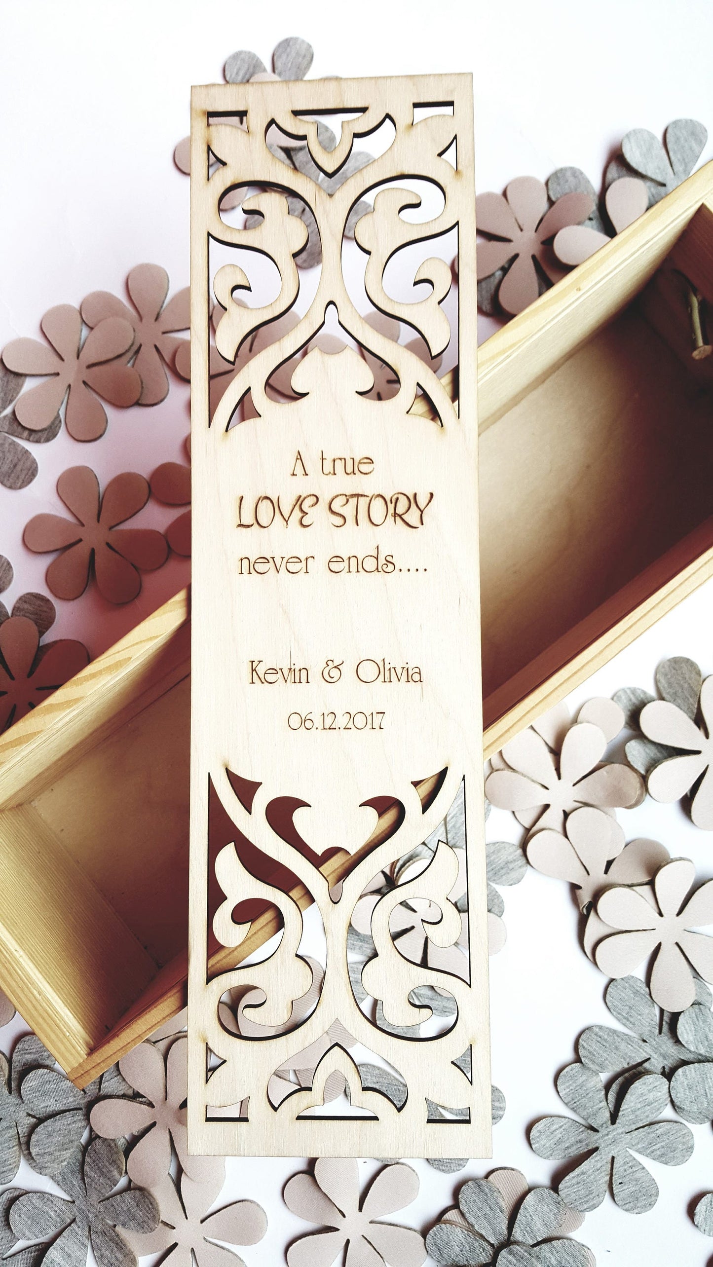 Gravierte Weinkiste zur Hochzeit, lasergeschnittener Weinhalter aus Holz, Geschenk zum Hochzeitstag für das Paar, Weinkiste für die Zeremonie, Save-the-Date-Karte