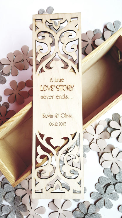 Gravierte Weinkiste zur Hochzeit, lasergeschnittener Weinhalter aus Holz, Geschenk zum Hochzeitstag für das Paar, Weinkiste für die Zeremonie, Save-the-Date-Karte