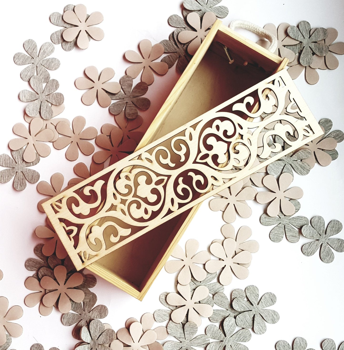 Gravierte Weinkiste zur Hochzeit, lasergeschnittener Weinhalter aus Holz, Geschenk zum Hochzeitstag für das Paar, Weinkiste für die Zeremonie, Save-the-Date-Karte