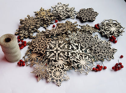 Natural Wooden Snowflakes Set– Laser Cut Christmas Ornaments with Rope, Rustic Holiday Tree Decorations for Home Decor, Christmas Entrance