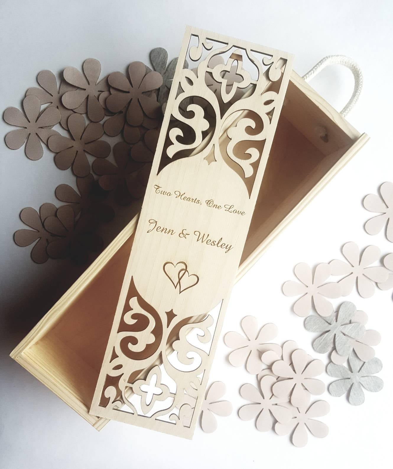 Gravierte Weinkiste zur Hochzeit, lasergeschnittener Weinhalter aus Holz, Geschenk zum Hochzeitstag für das Paar, Weinkiste für die Zeremonie, Save-the-Date-Karte