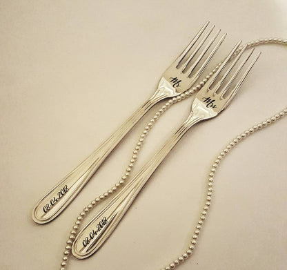 Custom cake forks, engraved wedding dining set, personalized flatware with name date, unique serving gift for bride and groom, mr and mrs
