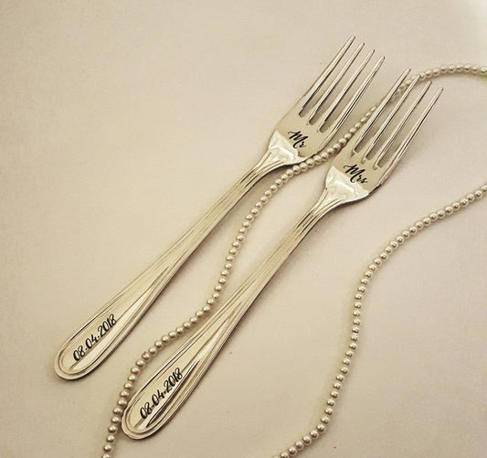 Custom cake forks, engraved wedding dining set, personalized flatware with name date, unique serving gift for bride and groom, mr and mrs
