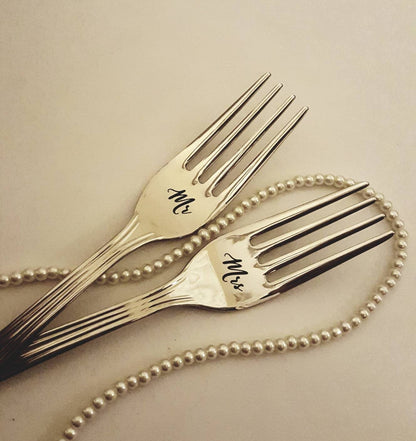 Custom cake forks, engraved wedding dining set, personalized flatware with name date, unique serving gift for bride and groom, mr and mrs