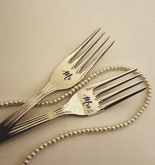 Custom cake forks, engraved wedding dining set, personalized flatware with name date, unique serving gift for bride and groom, mr and mrs
