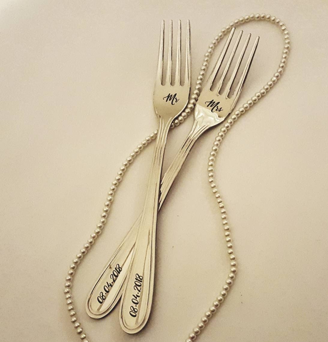 Custom cake forks, engraved wedding dining set, personalized flatware with name date, unique serving gift for bride and groom, mr and mrs