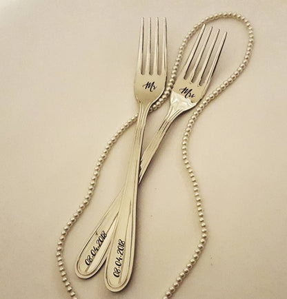 Custom cake forks, engraved wedding dining set, personalized flatware with name date, unique serving gift for bride and groom, mr and mrs