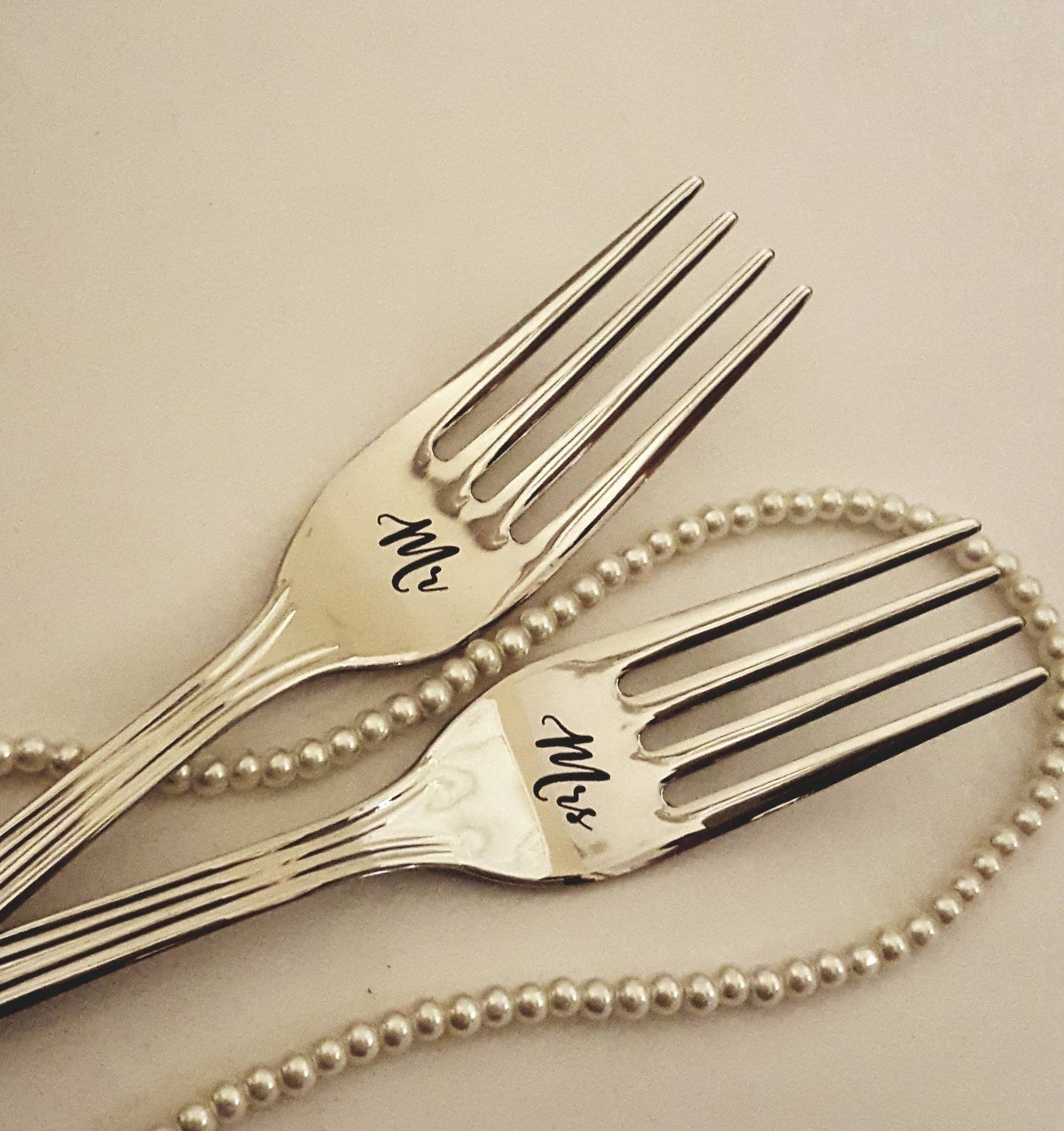 Custom cake forks, engraved wedding dining set, personalized flatware with name date, unique serving gift for bride and groom, mr and mrs