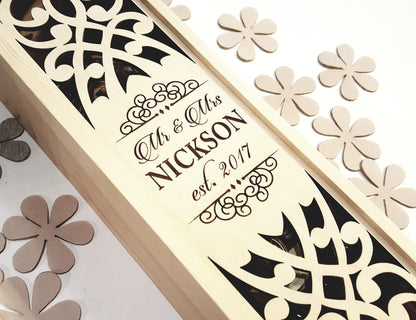 Gravierte Weinkiste als Hochzeitsgeschenk, individueller Weinhalter aus Holz mit Kerze, Jubiläumsgeschenk für das Brautpaar, lasergeschnittene Laterne