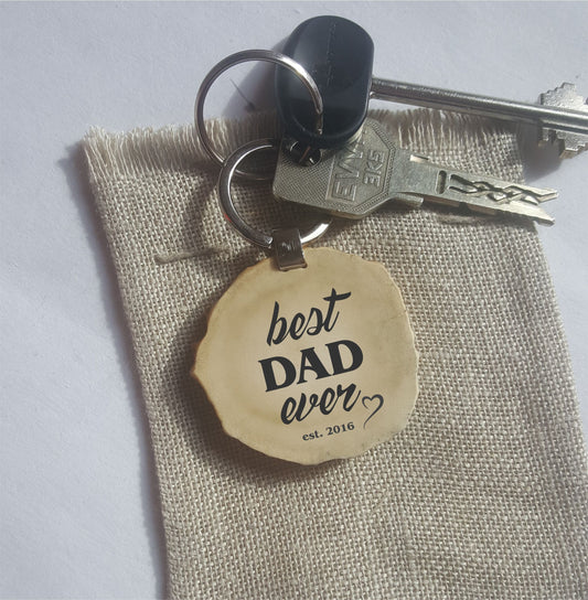 Custom fathers day keyring, engraved keychain for daddy from daughter son kids, personalized new dad gift with text and date, best dad ever