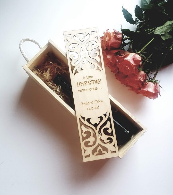 Personalisierte Weinkiste aus Holz für Hochzeiten, Jubiläums-Weinkiste aus Holz für Paare, individuelles Weingeschenk für die Brautparty, gravierter Wein für die Hochzeitszeremonie