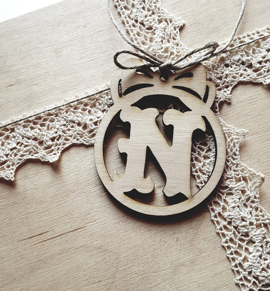 Initial letter gift tag, custom wooden Christmas letters ornament, laser cut personalized gift decoration, party label, name cards idea