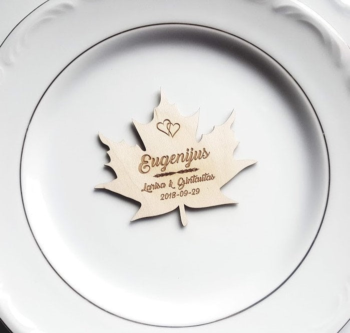 Laser Cut Maple Leaf Wood Place Card: Personalized Wedding Table Setting