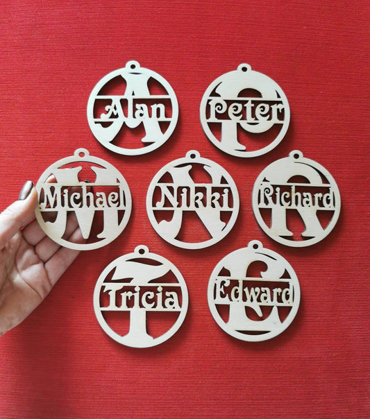 20 Personalized Christmas name ornament Winter wedding place setting card Laser cut letter initial tag Wooden round decoration