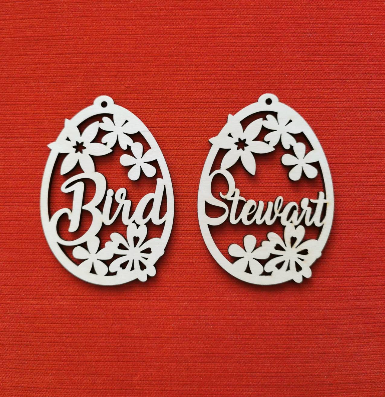 5 personalisierte Ostereier: Lasergeschnittene Anhänger aus Holz für Osterkörbe