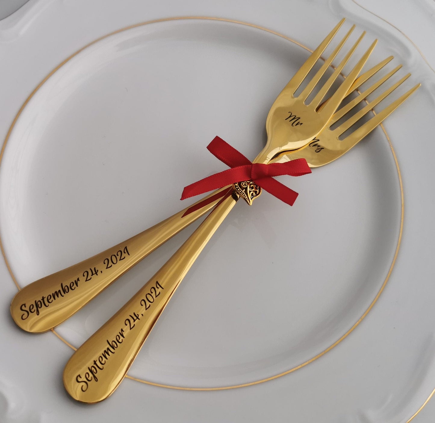 Personalized Rose Gold Wedding Forks: Mr & Mrs Keepsake
