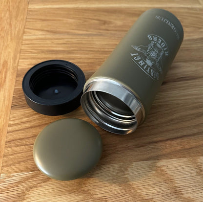 Personalisiertes Weihnachtsgeschenk für Reisende, Wanderer, Militärangehörige, Motorradfahrer und Campingfans: Gravierte 2-in-1-Isolierflasche/Becher