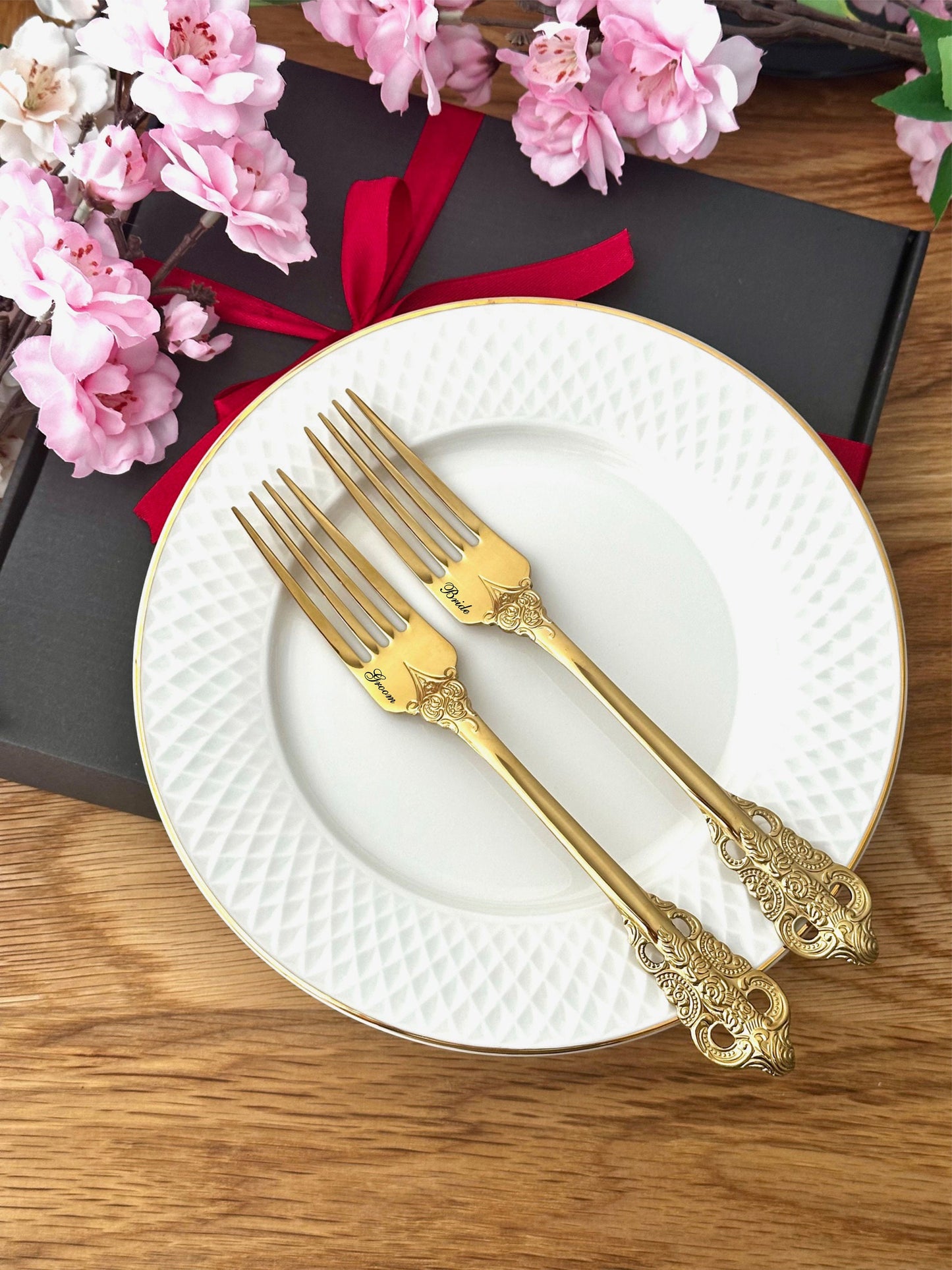 Personalized Wedding Plate & Gold Forks Set: Engraved Keepsake Gift