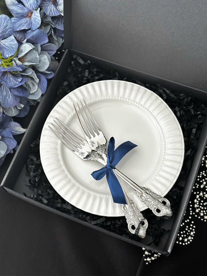 Personalisiertes Tortenbesteck-Set mit Gabeln und Tellern: Graviertes Silberbesteck, Geschenk zur Brautparty