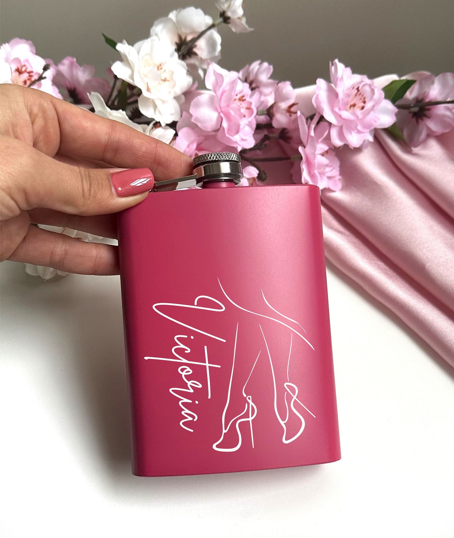 Personalized Name Engraved 8oz Flask Custom Stainless steel Hip Flask for Bride Bridesmaids Girlfriend Girls Wedding Birthday Party Souvenir