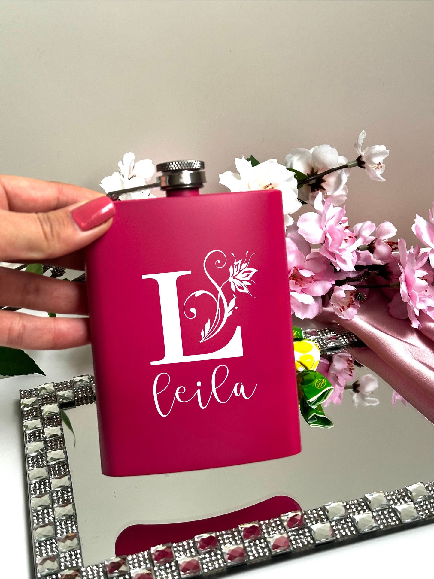 Personalized Name Engraved 8oz Flask Custom Stainless steel Hip Flask for Bride Bridesmaids Girlfriend Girls Wedding Birthday Party Souvenir