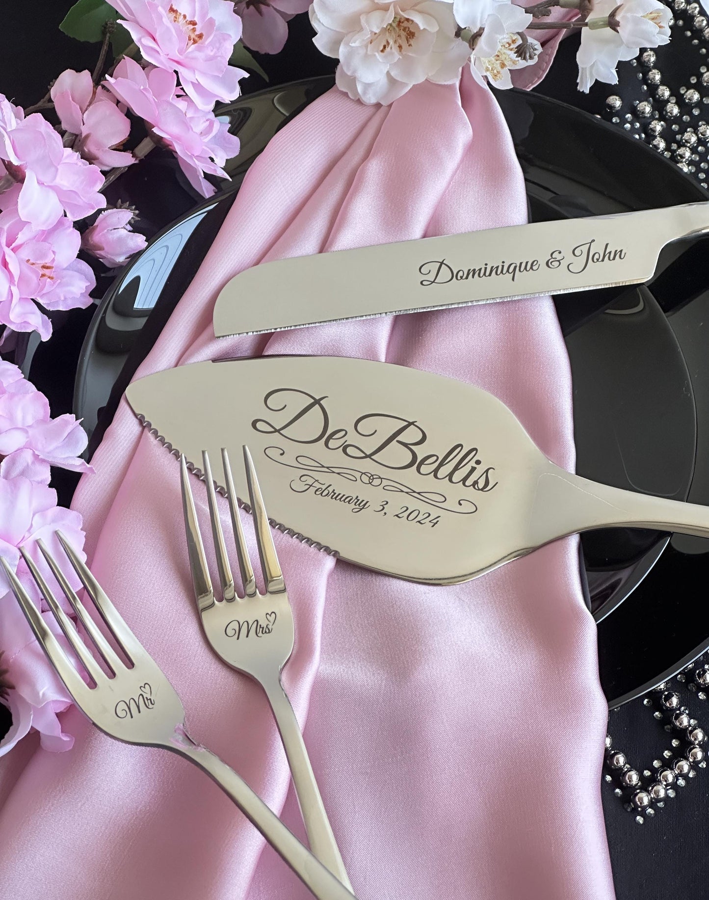 Luxuriöses, personalisiertes Set aus Tortenheber, Spatel und Gabeln für Hochzeiten: Gravierter Edelstahl, ideales Geschenk zum 50. Hochzeitstag (inkl. Steuern in den USA)