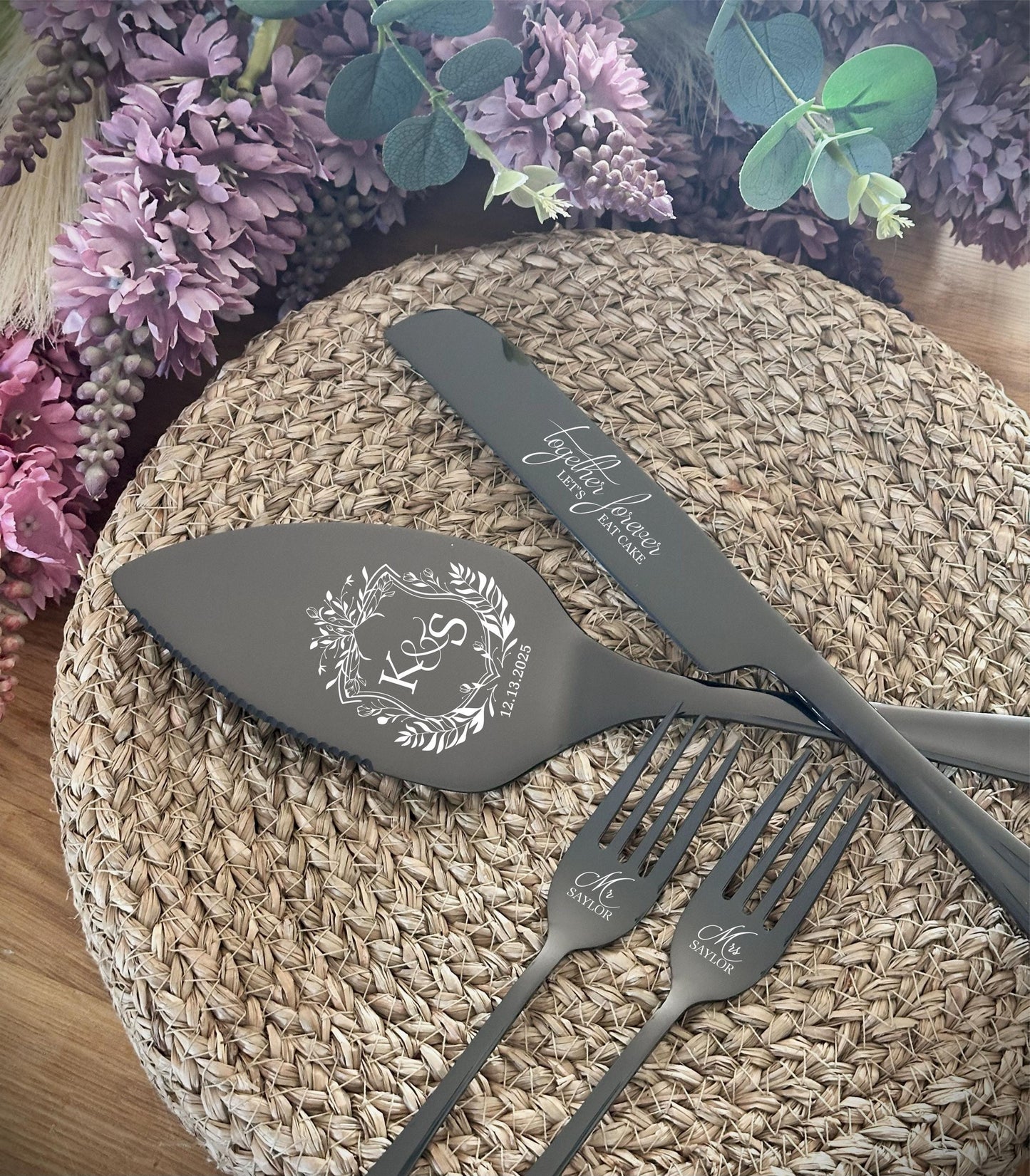 Personalized Cake Server Set: Engraved Wedding Knives and Forks with Names and Date, Elegant Velvet Cutlery Case Gift Box for the Couple