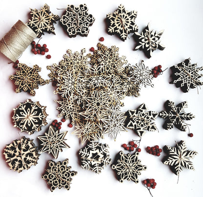 Natural Wooden Snowflakes Set– Laser Cut Christmas Ornaments with Rope, Rustic Holiday Tree Decorations for Home Decor, Christmas Entrance