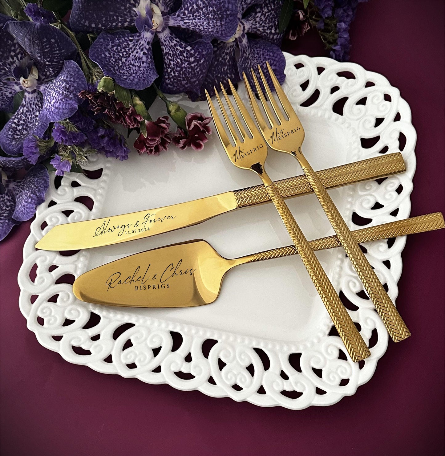 luxury high quality stainless steel cake cutting set of server, forks, knife, matching plate, unique personalized keepsake for couple, silver or gold cutlery, 1st, 25th, 50th anniversary, perfect bridal shower party gift, gift for son daughter from mother-in-law, parents, best gift ever, table decoration, customized memory set, wedding centerpiece decoration.